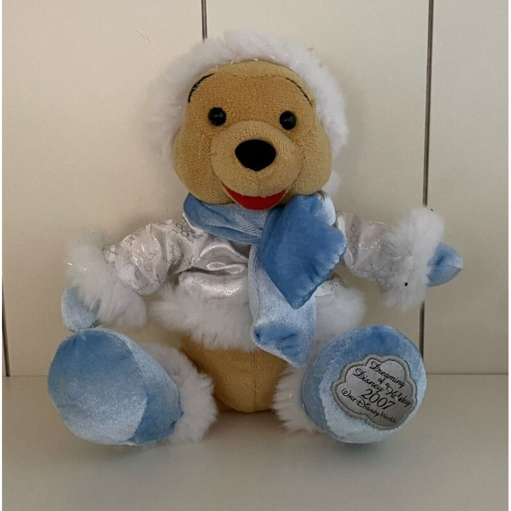 Walt Disney World Plush Dreaming of Holiday 2007 Winnie the Pooh Stuffed Animal